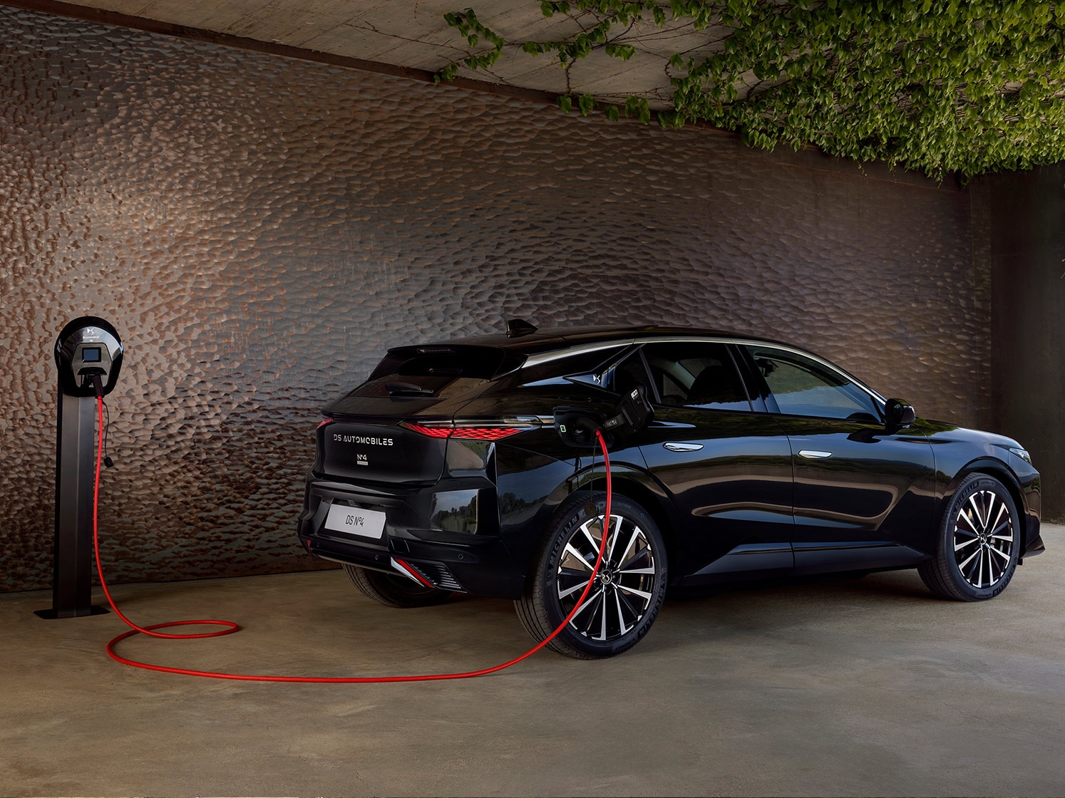 DS vehicle charging with Free2move Charge app