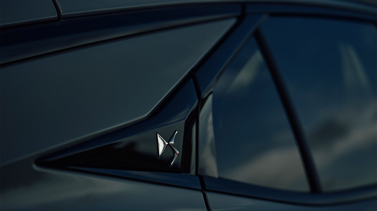 DS 4 CROSS tailgate