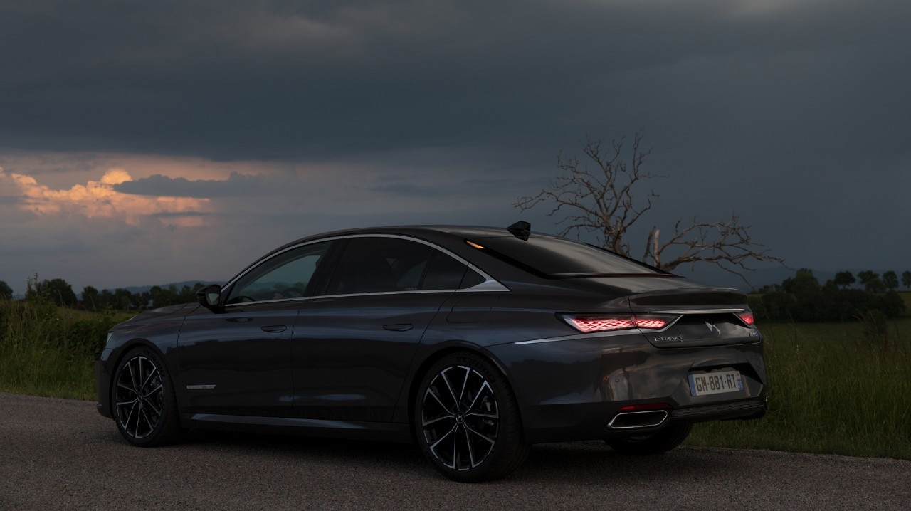 DS 9 e-tense 4x4 360 plug-in hybrid 